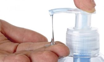 Natura & Co producirá alcohol en gel y productos esenciales cruciales para combatir el Covid-19