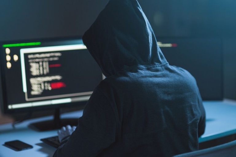 Sin códigos: un grupo de hackers envenenó el agua de una ciudad