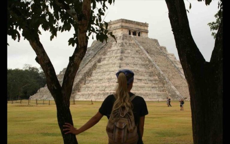 Más de la mitad de los mexicanos visitó un sitio web o una app de turismo en 2022