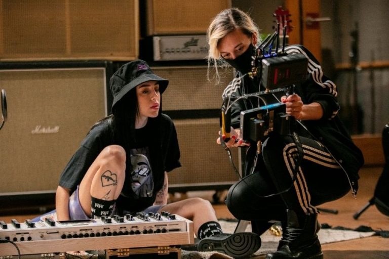 Jess Praznik, la directora elegida por las nuevas estrellas del trap, se suma a Casta Diva