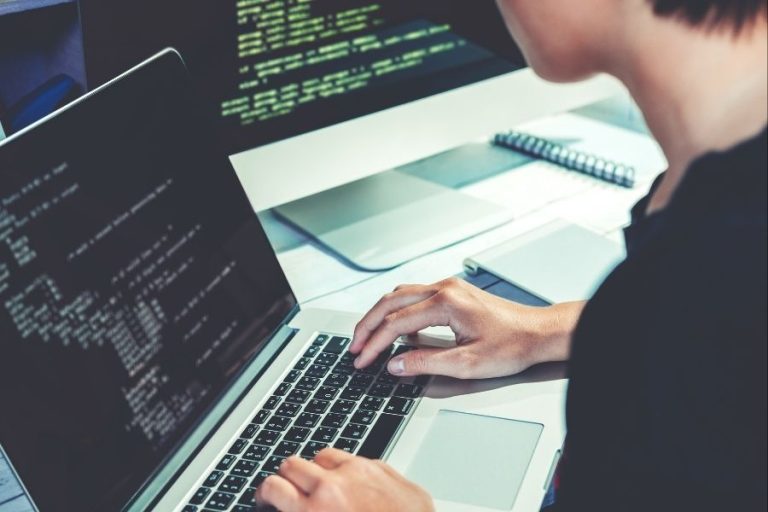 Argentina: el ITBA lanza becas de estudio para el Programa Full Stack Developer