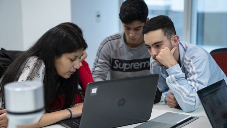Argentina: Google y Junior Achievement ofrecen becas en marketing digital para jóvenes