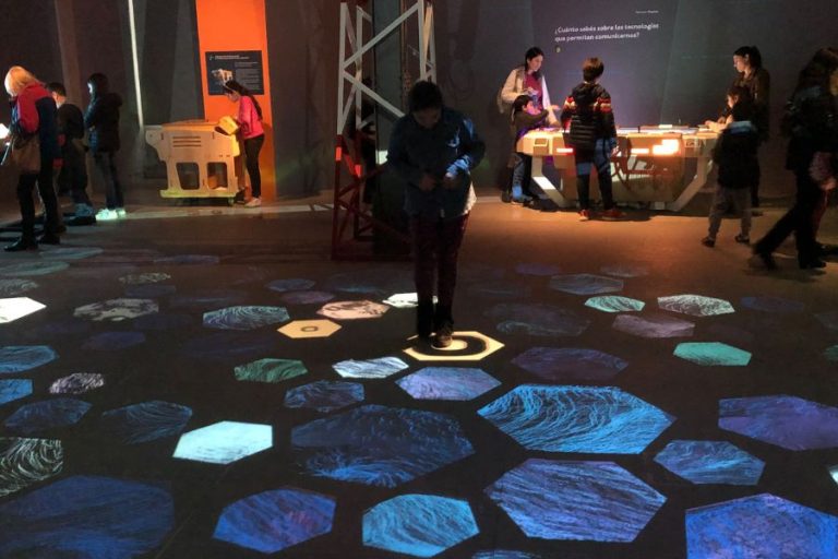 Argentina: la experiencia interactiva de Fundación Telefónica Movistar que invita a mirar más allá