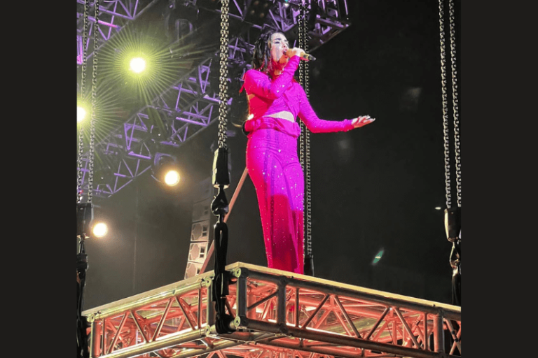 El impactante éxito de la primera colección de NFTs de Lali en Enigma.art