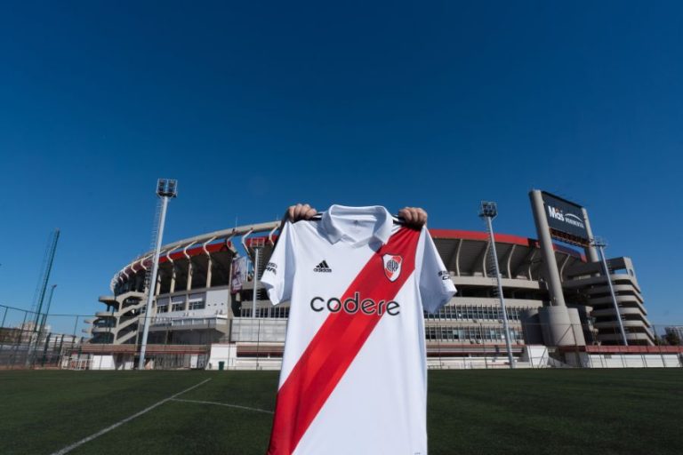 Argentina: River Plate estrena nueva camiseta con el sello de adidas