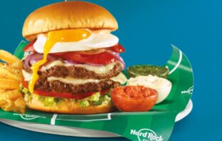 Argentina: Hard Rock Café presenta una hamburguesa que no se gana, se “Meressi”