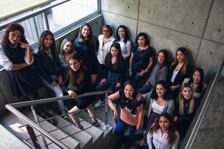 Archer Troy presenta a su equipo de Business Strategy