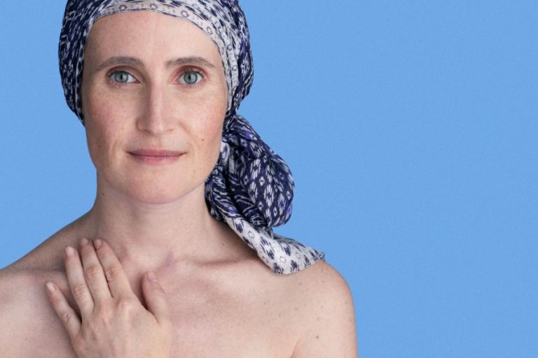 Argentina: la nueva campaña de La Roche-Posay que acompaña a personas bajo tratamiento contra el cáncer