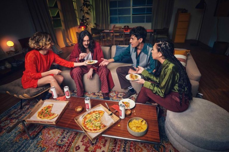 México: Friends Delivery, la iniciativa de Stella Artois que premia el encuentro con amigos