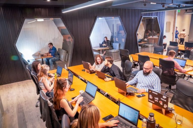 Argentina: Ualá busca talentos mayores de 50 años para sumar a su equipo de trabajo