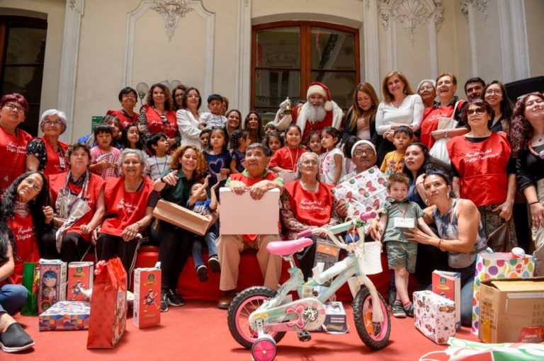 El exitoso cierre de la campaña navideña de CorreosChile, con un 80% de sueños apadrinados