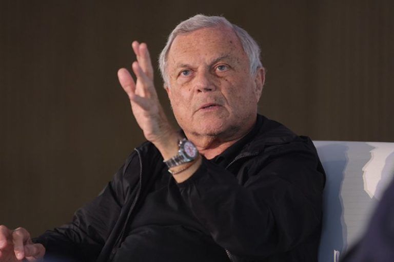 ¿Branding o performance? Cuál será el enfoque de las campañas publicitarias de las marcas en 2024 según Sir Martin Sorrell