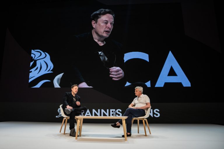 Elon Musk y su relación de amor y odio con la publicidad