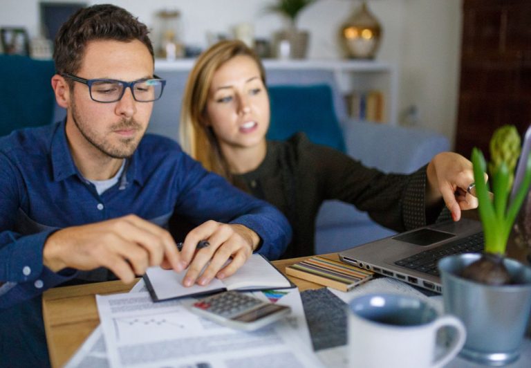 Los argentinos están prescindiendo de algunos servicios en sus hogares, según Kantar