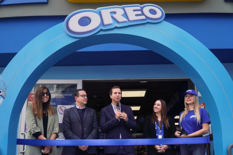 Inauguran en el Perú la primera tienda OXXO con temática de Oreo