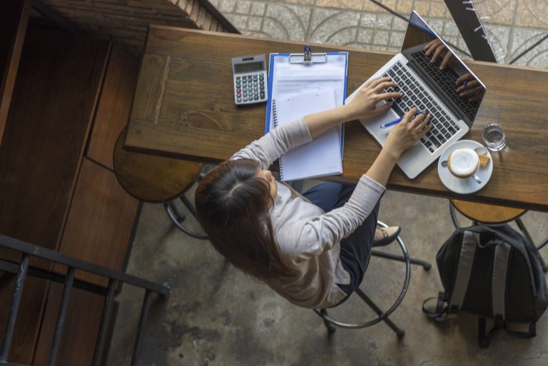 ¿Ayuda o amenaza? Los dilemas de la Generación Z al usar la IA en el ámbito laboral