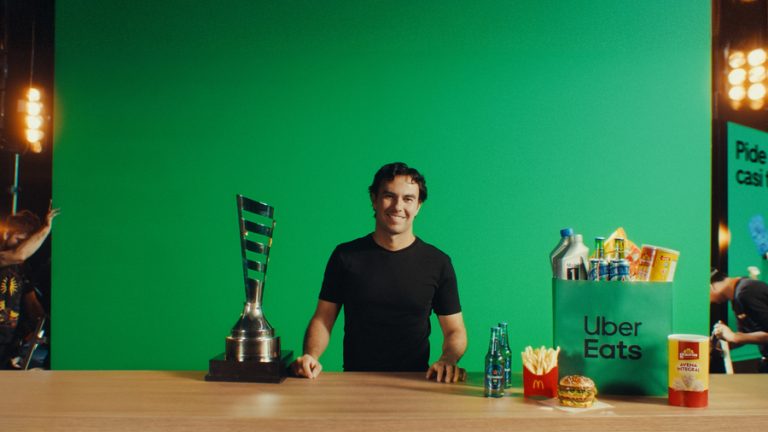 Uber Eats convierte a Checo Pérez en su mejor embajador para invitarte a pedir “casi casi todo”