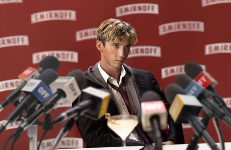 Smirnoff nombra a Troye Sivan como su nuevo “Chief Vibes OFFicer” global