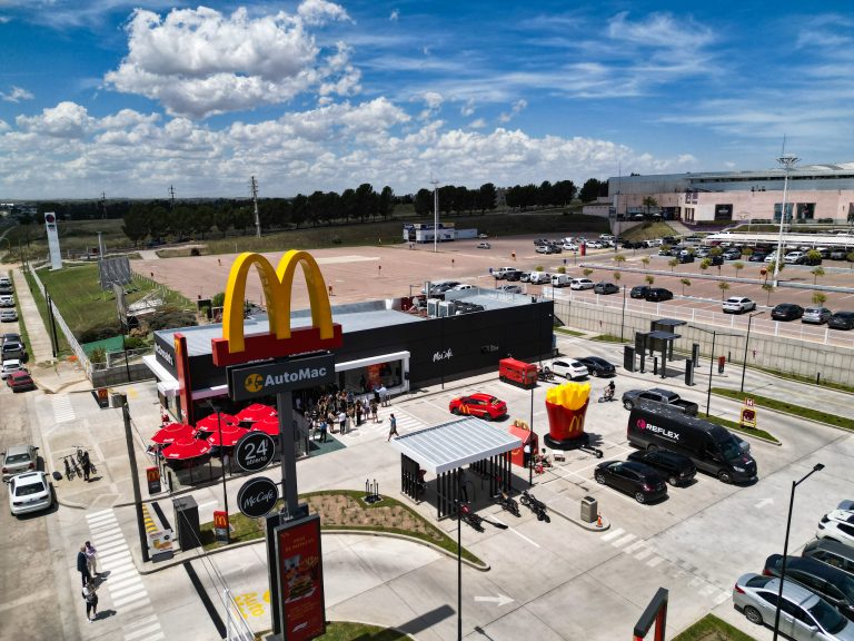 McDonald’s sigue creciendo en Argentina: abre su local N° 227, en Bahía Blanca