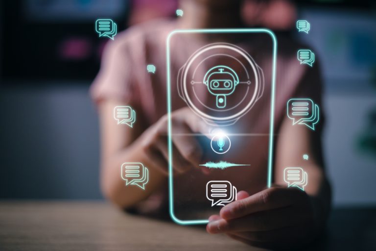 Predicciones 2025: 80% de las empresas adoptarán la IA conversacional