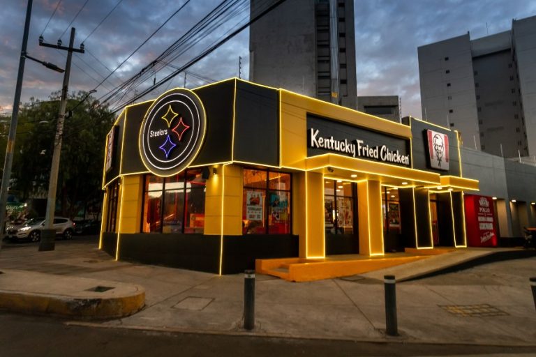 KFC y Monks celebran el cierre de la temporada NFL con un “touchdown” de sabor