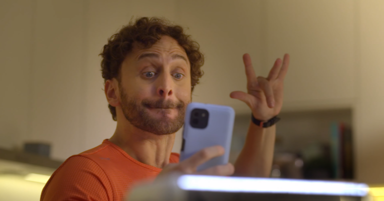 “Re enamorate de tus cosas”: la campaña de The Juju y Cif Crema por San Valentín