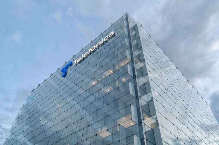 ¿Cuál es el impacto de la compra de Telefónica por parte de Telecom?
