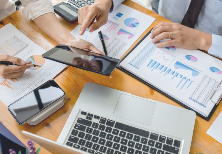 La publicidad digital dominará el mercado en 2025, según un informe de Dentsu