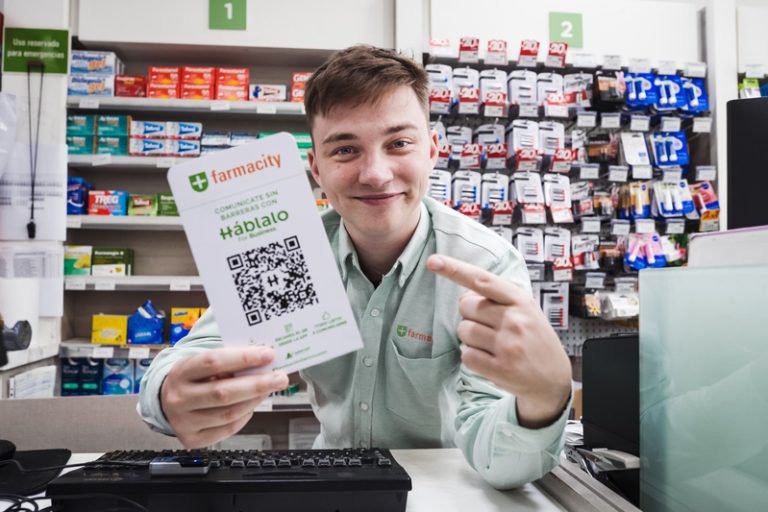 Farmacity apuesta por la inclusión al incorporar la app Háblalo en sus tiendas