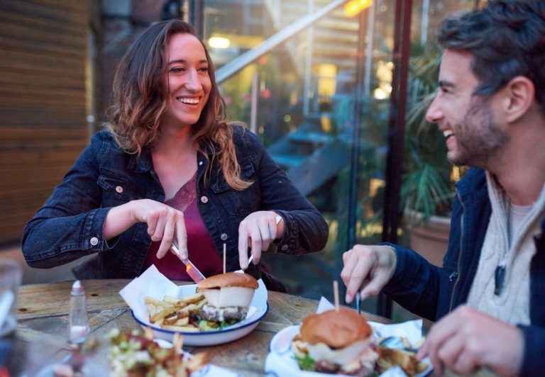 Los argentinos y las salidas a comer afuera, desde la perspectiva de Kantar