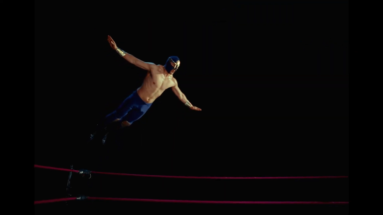 Aeromexicanos: la campaña que enaltece el arte de volar y lleva la lucha libre a lo más alto