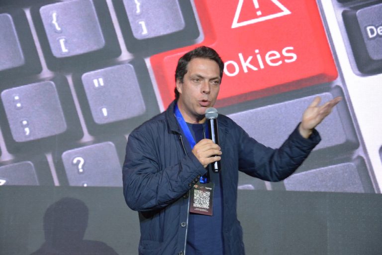 ¿Cómo identificar mejor a los consumidores en la publicidad? La presentación de Alberto Pardo de Adsmovil en IAB Day Colombia