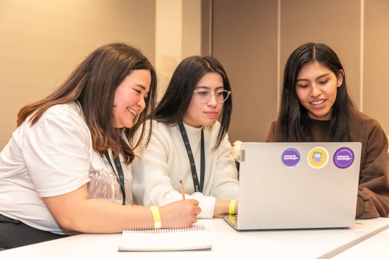 Chicas en Tecnología presenta “IA Camp”, para que jóvenes de la región jueguen y exploren con IA
