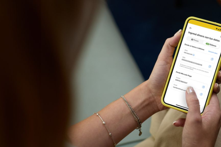 Mercado Pago habilita la opción de comprar dólares oficiales e invertirlos desde la app