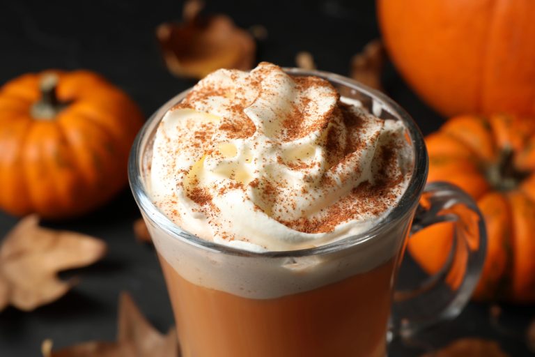 Regresa a Starbucks una de sus bebidas de temporada más queridas: Pumpkin Spice