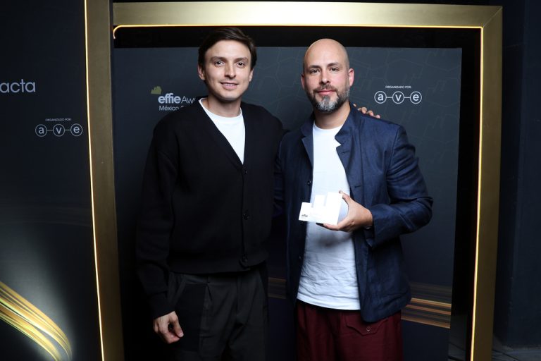 “Recuérdame viviendo”, la emotiva campaña de Cerveza Victoria, se llevó un Effie de plata