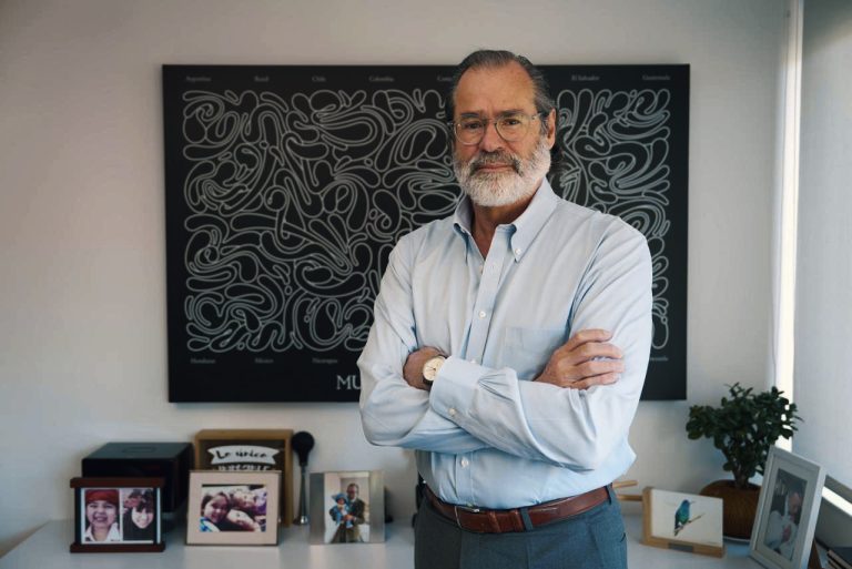 Francisco Samper fue reconocido con el Premio Leyenda en el Festival El Dorado