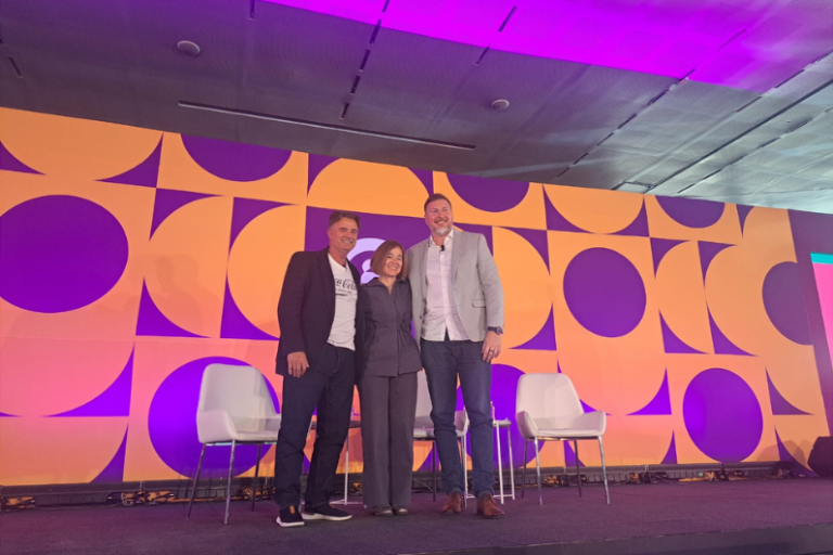 Mensajes relevantes, experiencias híbridas y conexión emocional: la fórmula de Coca-Cola para la Copa Mundial de Fútbol 2026