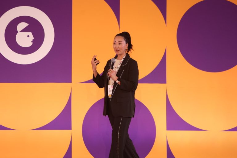 Humanos vs. robots: la visión de Rebeca Hwang sobre el impacto de la IA en el futuro