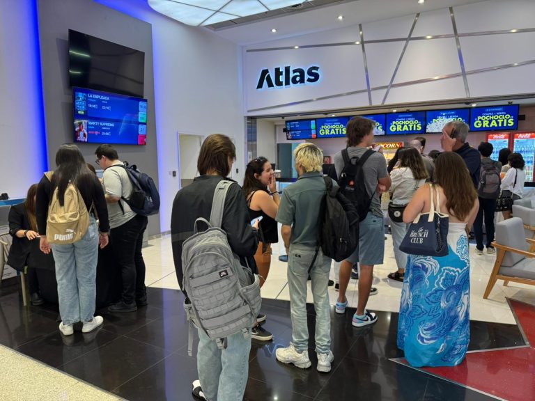 FilmSuez realizó su primera función especial del año con sala llena en Atlas Alcorta