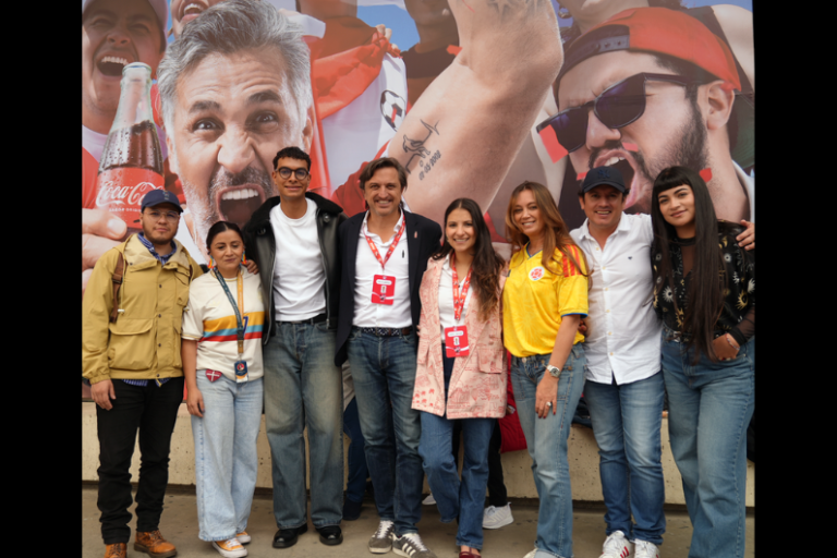 Agencia Social y Coca-Cola reunieron a diversas comunidades frente al Trofeo Original de la Copa Mundial de la FIFA