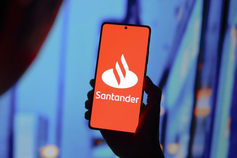 Santander y Coursera ofrecen 100.000 plazas de formación gratuita en IA, datos y marketing